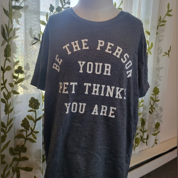 Fifth Sun Small grey tshirt be the person your pet thinks you are - Picture 2 of 7